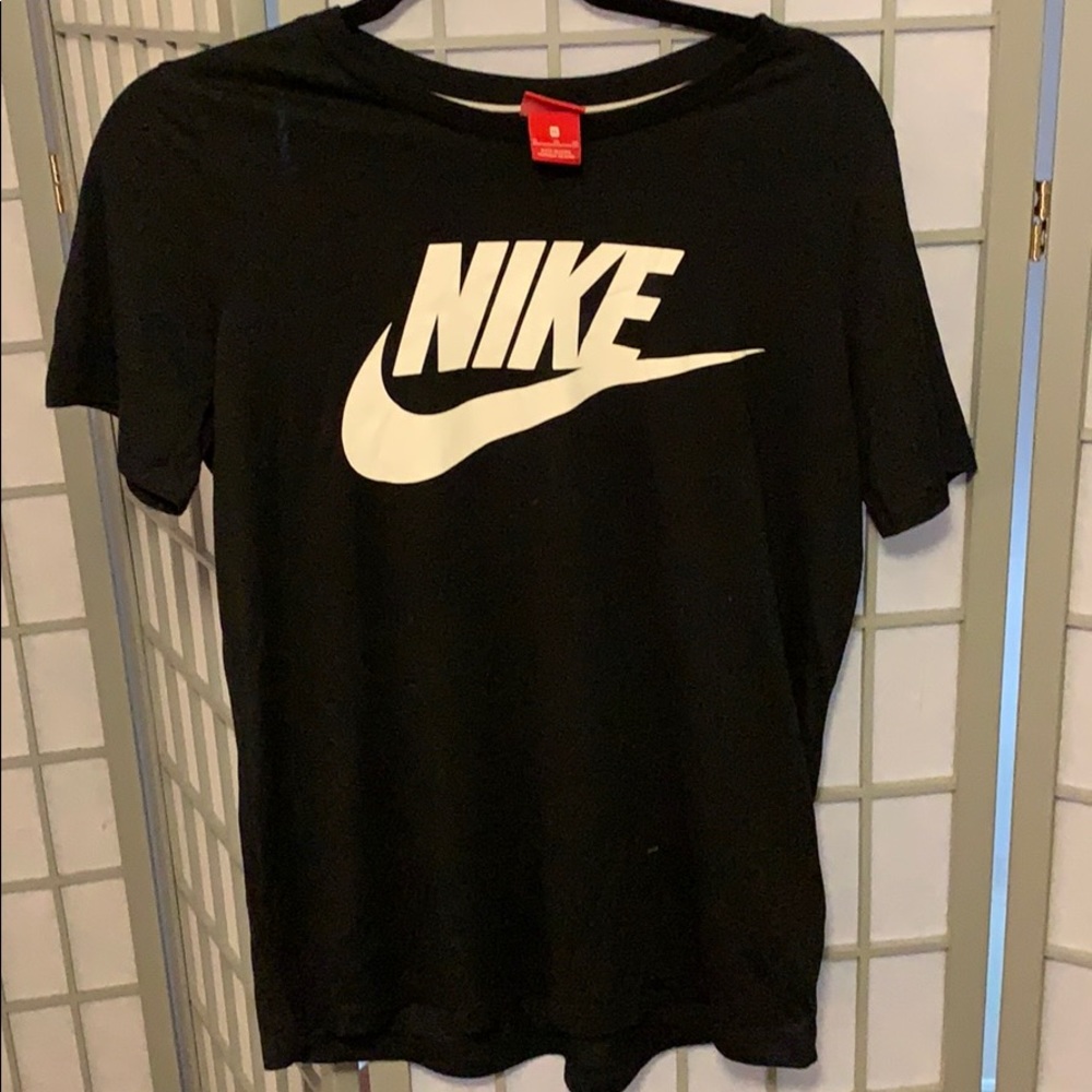 Women’s Nike T-shirt